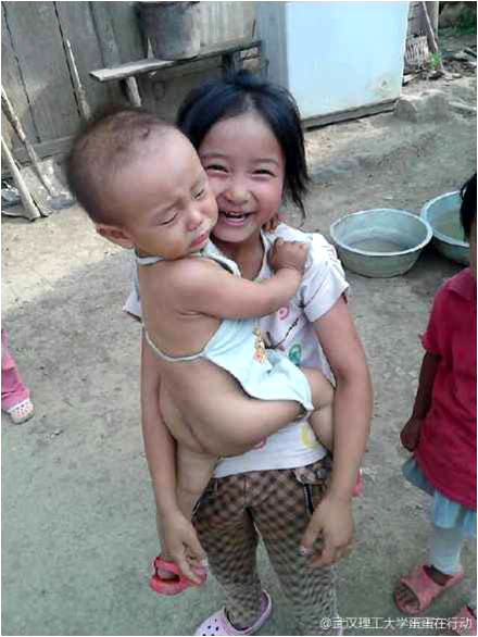 7��17�������������Єӡ��F(tu��n)���η�ꠌ�֧�̵ĺ��ӂ��M(j��n)���˼��L�����o���ӂ���ȥ�˺��ε�������һ��꠆T�f�����F(xi��n)�ڽK���˽⺢�ӂ�?y��u)�ʲô���t����߀�О�ʲô���С�С���֡���С�������@���ɽ·��ĺ��y�����еĺ����όW(xu��)ǰ߀���Ƚoţ��ݡ������D�ϵ�СŮ���mȻ���g����������ܵ��ѽ�(j��ng)ʮ�֋�����