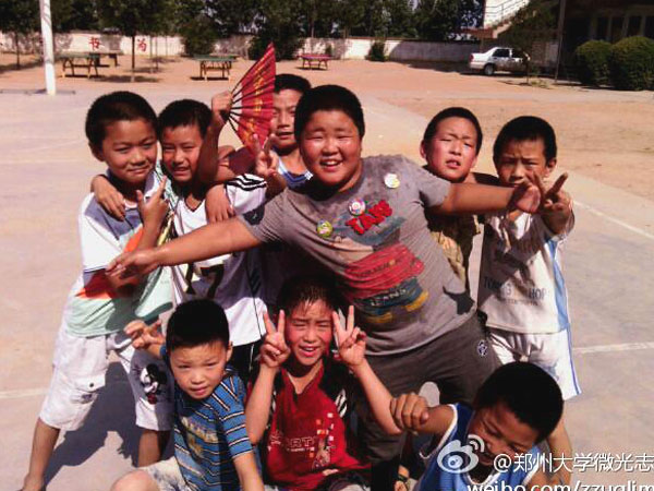 7��17�������ƻ����s�Q��������������ٿh�R��ƺ�l(xi��ng)��?j��ng)_С�W(xu��)��ȭ��С꠆T����Ȼ�����ڵ��ž������������ڞ��������ݴ�W(xu��)��΢�⡱־Ը�߈F��e�k�ĵ���ˇ�R������(zh��n)����