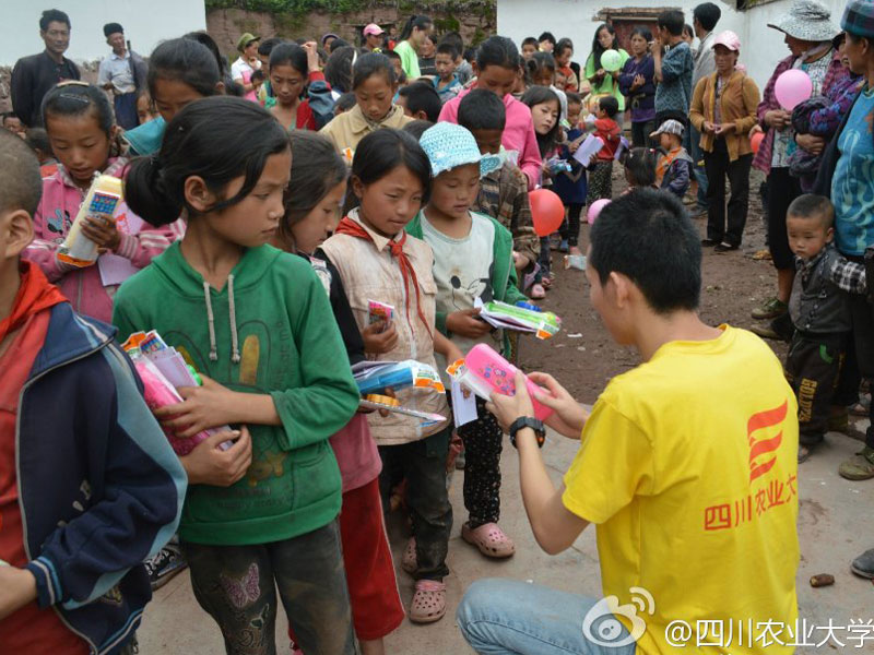 7��28������(j��ng)�v��2��(g��)��С�r(sh��)��ɽ·���Ĵ��r(n��ng)�I(y��)��W(xu��)����·ꖹ⡱�F(tu��n)�(du��)�I���Đ������Y���(du��)�T�ʹ���Ĺ�ͬŬ�����\(y��n)���˴���K���͵��˺��ӂ���������