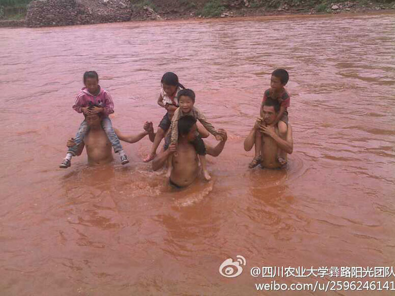 7��17�����Ĵ��r(n��ng)�I(y��)��W(xu��)����·ꖹ⡱�F(tu��n)�(du��)����������ɽ��ϲ�¿h�ɺӿ��(zh��n)�_չ֧�̻��(d��ng)���ɺӿ��(zh��n)��̎ƫƧ��ȫ��ĺ���ÿ�춼Ҫ���Ѓɂ�(g��)��С�r(sh��)�όW(xu��)��;����Ҫ���^һ�l30�׌��ĺ������D������W�����Ӷ��^�R����ĺ�����