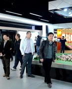 晉江城市展館　　晉江城市展館大樓位于世紀大道西側(cè)，于2004年12月動工建設(shè)，地上四層、地下一層，總建筑面積為18645平方米，項目總投資為7500萬元。