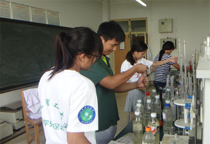 ꠆T���ڌ���Ҍ��ɼ��؁���ˮ���M�Ќ�����,������Ҫ����ˮ�ӵ�PH����ȡ�늌��ʡ������ȹ����ָ�˵ęz�y�������M��̎����