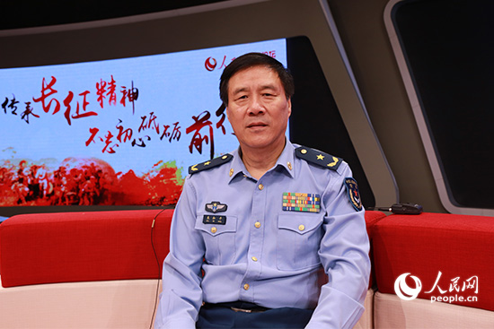 空軍指揮學院原副院長、朱德之孫朱和平少將做客人民網(wǎng)強國論壇(代睿 攝)