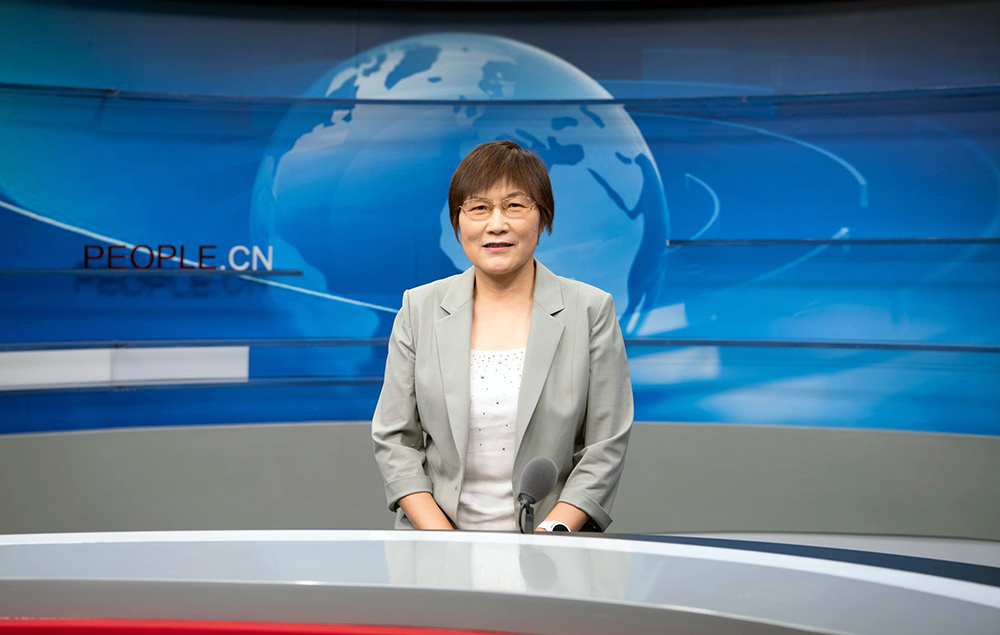 中國(guó)兒童中心黨委書(shū)記叢中笑接受人民網(wǎng)采訪。人民網(wǎng) 楊華龍攝