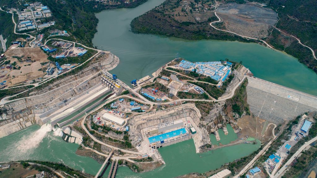 中巴經(jīng)濟(jì)走廊首個(gè)水電項(xiàng)目——巴基斯坦卡洛特水電站。（三峽集團(tuán)供圖）