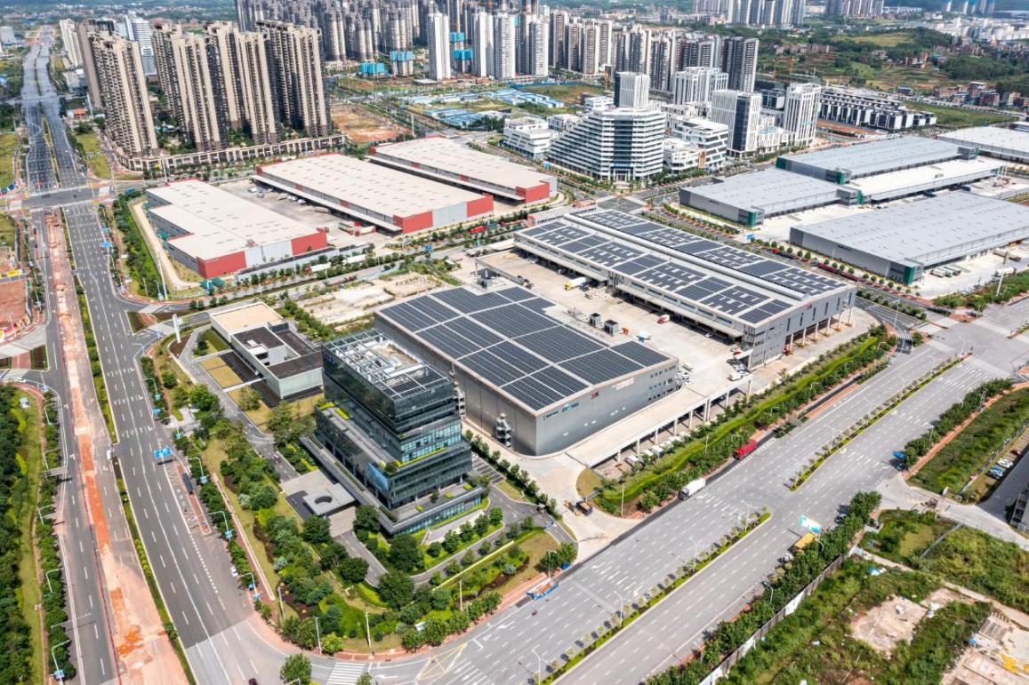 中新南寧國際物流園航拍圖。 人民網(wǎng) 嚴(yán)立政攝