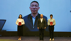 第七季丨人民網(wǎng)黨委書記、董事長、總裁葉蓁蓁與“平凡英雄”合影