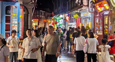 夜經(jīng)濟(jì)點(diǎn)亮京城